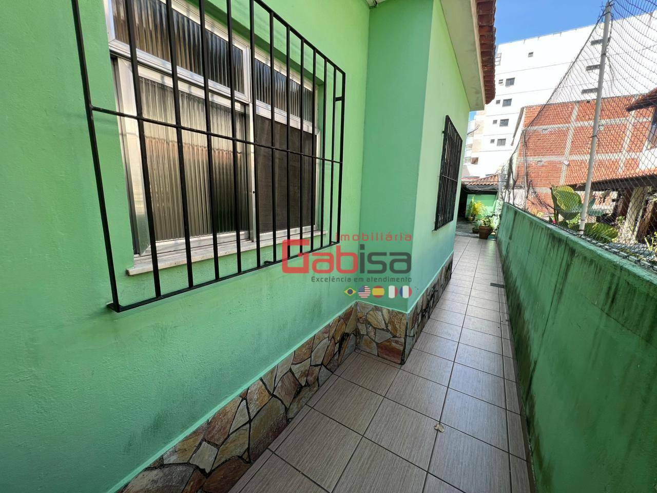 Casa à venda com 8 quartos, 220m² - Foto 4