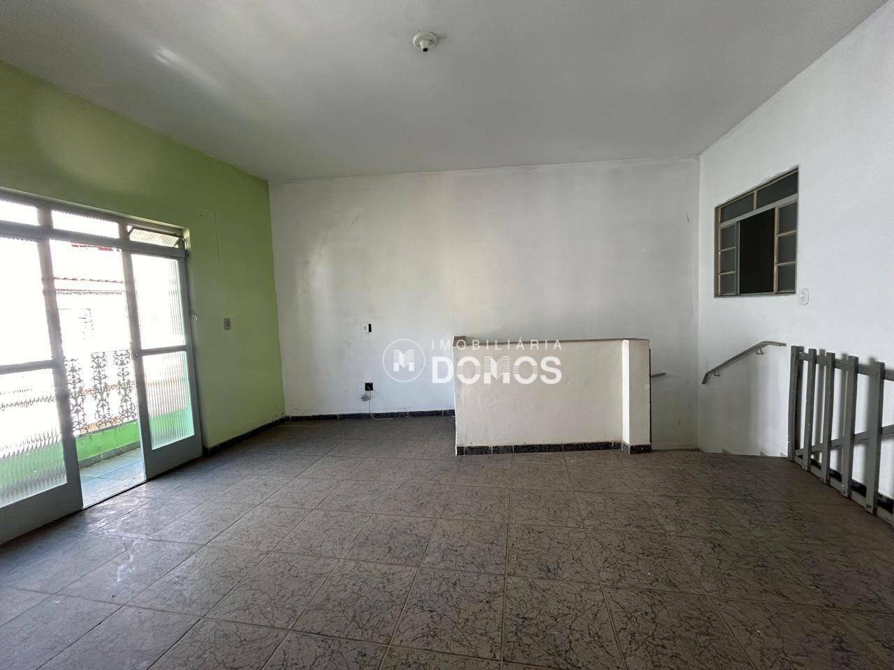 Casa à venda com 6 quartos, 230m² - Foto 20