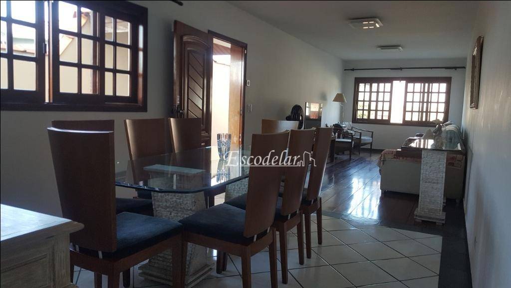 Sobrado à venda com 3 quartos, 218m² - Foto 1