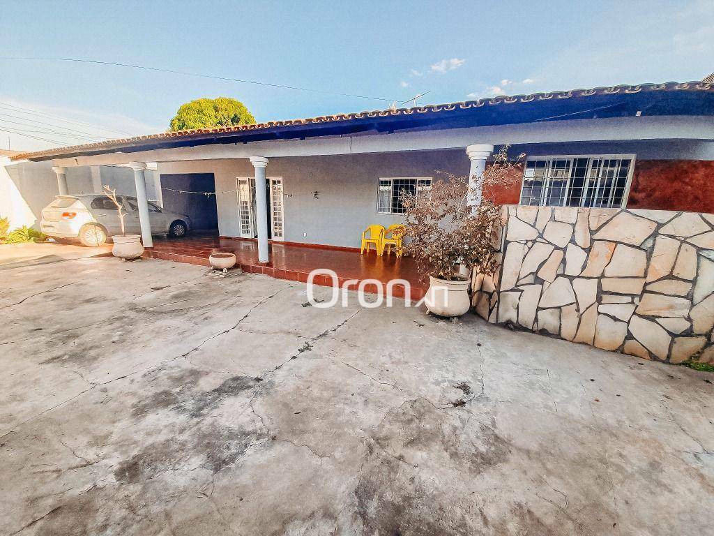 Casa à venda com 4 quartos, 200m² - Foto 3