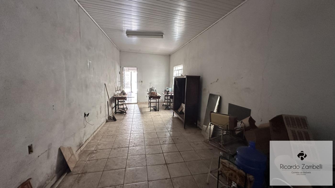 Casa à venda com 2 quartos, 300m² - Foto 18