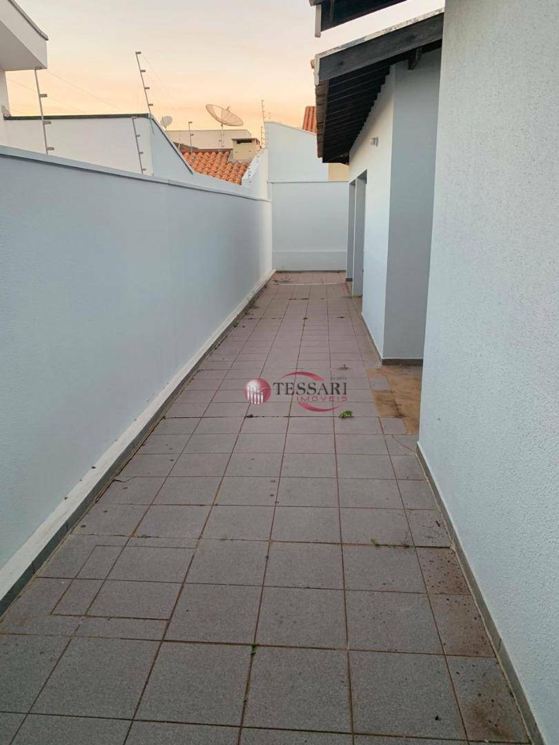 Casa à venda e aluguel com 2 quartos, 220m² - Foto 16