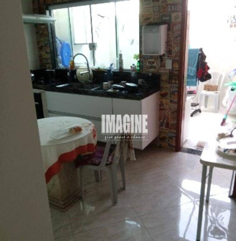 Sobrado à venda com 2 quartos, 160m² - Foto 4