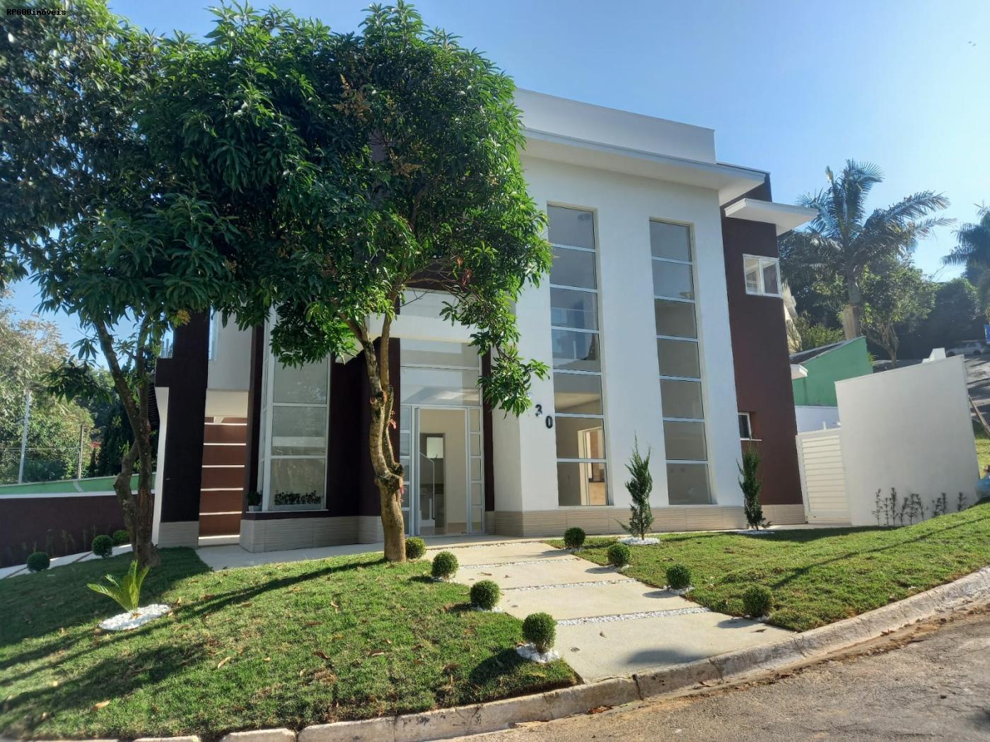 Casa à venda com 3 quartos, 300m² - Foto 1