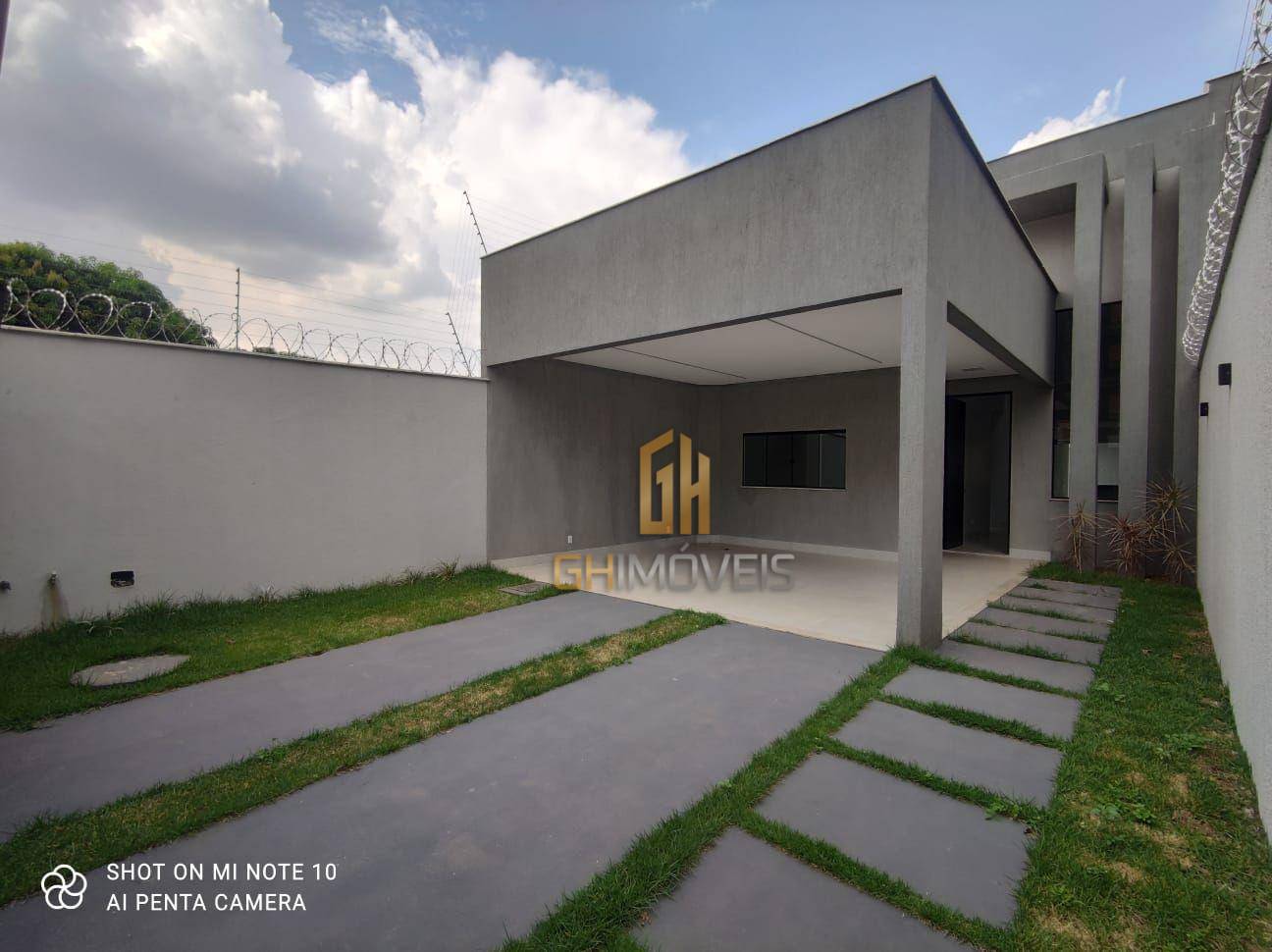 Casa à venda com 3 quartos, 157m² - Foto 1