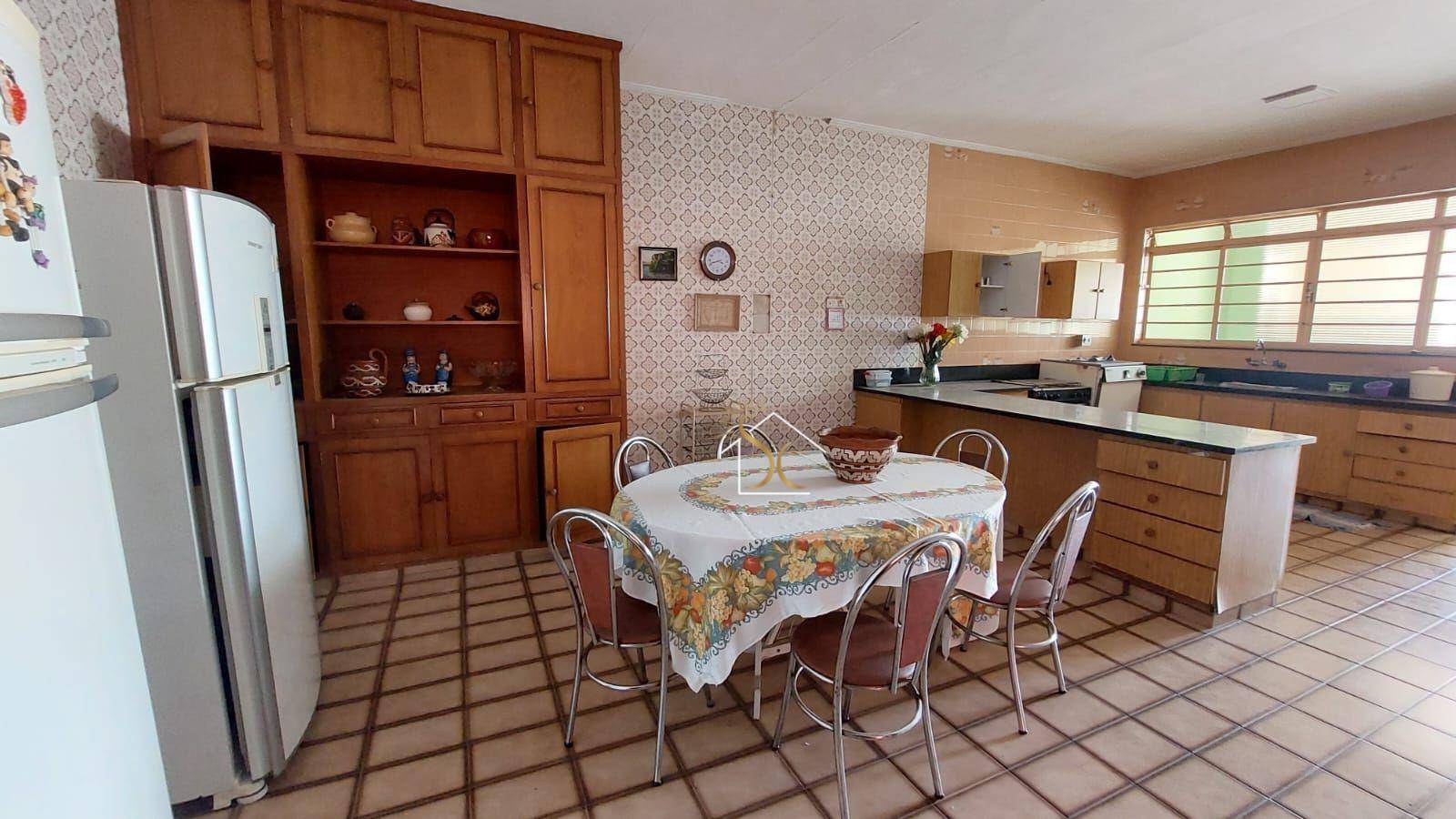 Casa à venda e aluguel com 3 quartos, 247m² - Foto 7
