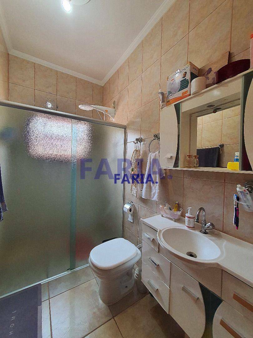 Casa à venda com 4 quartos, 220m² - Foto 13