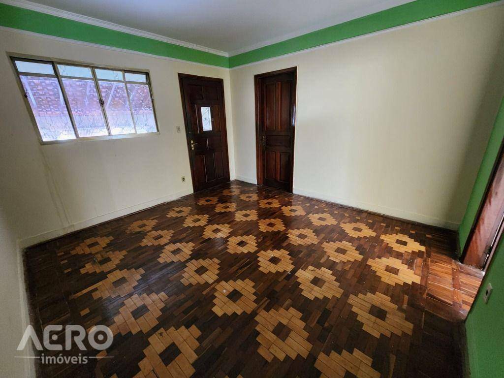 Casa à venda com 3 quartos, 196m² - Foto 1