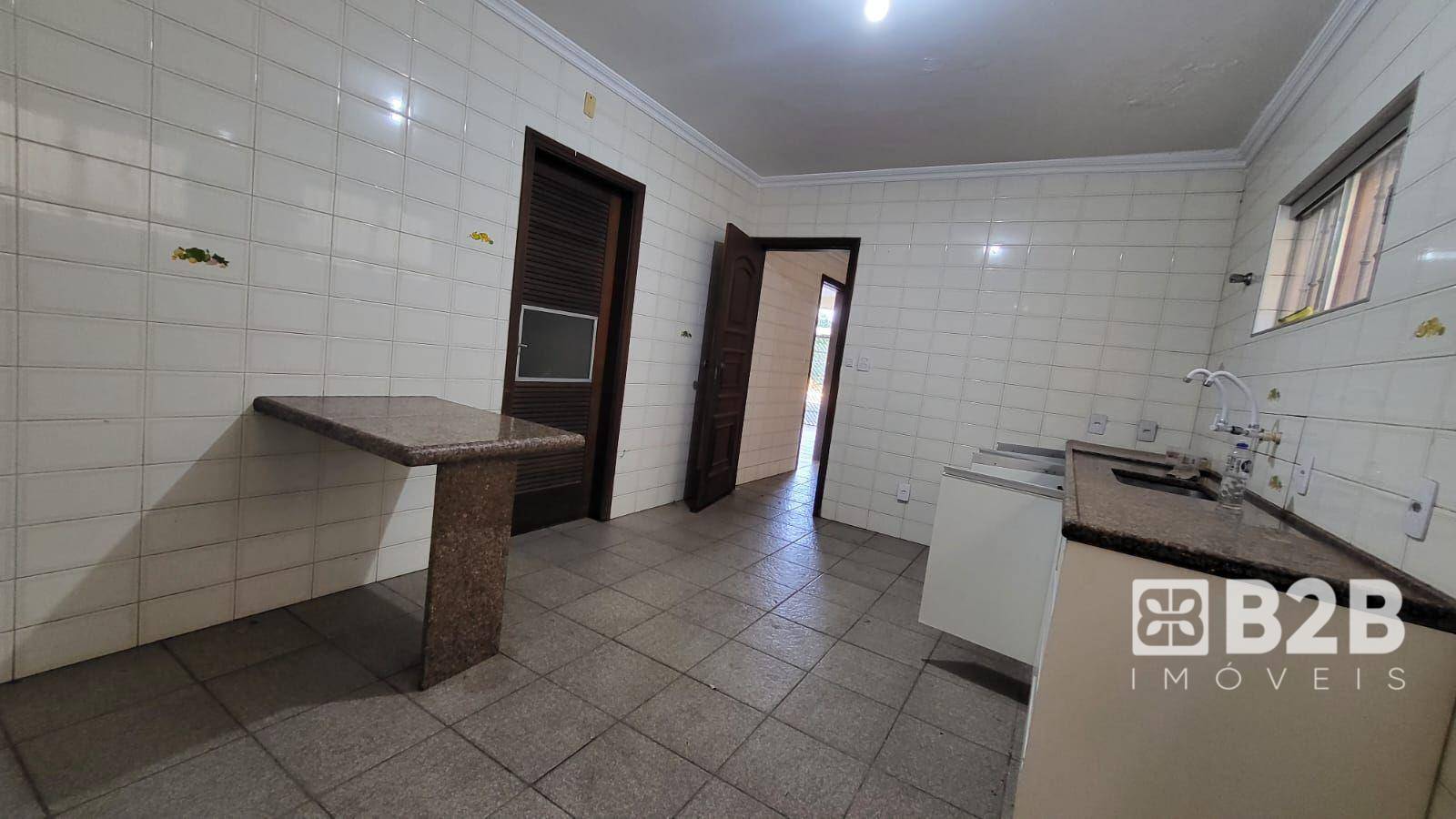 Casa para alugar com 6 quartos, 416m² - Foto 22