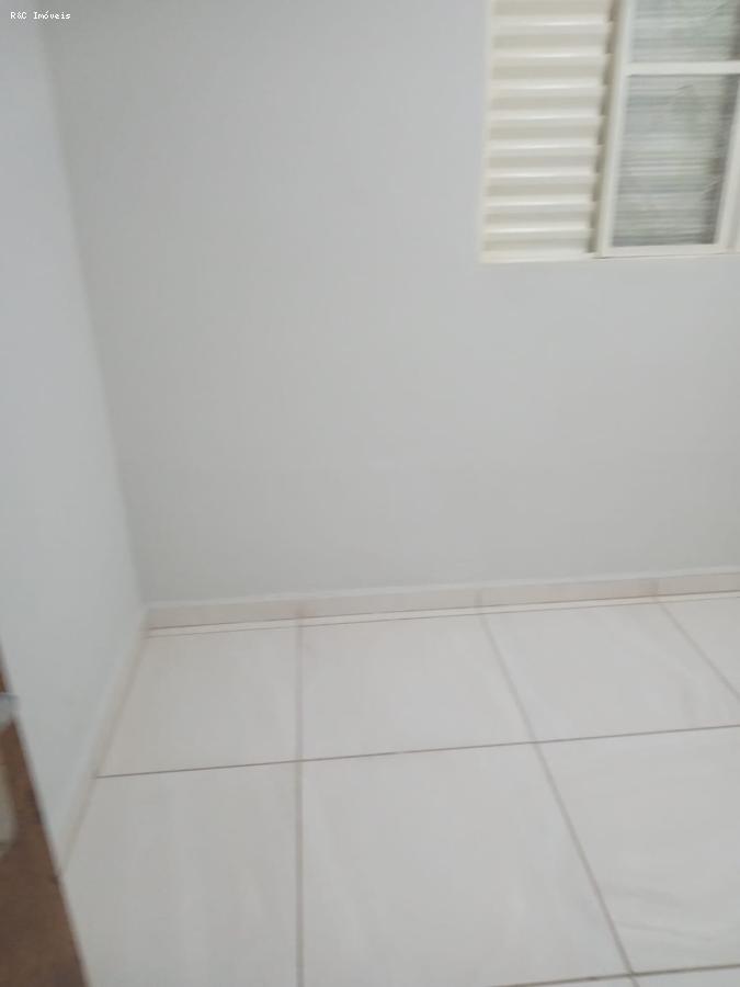 Casa para alugar com 2 quartos, 250m² - Foto 6