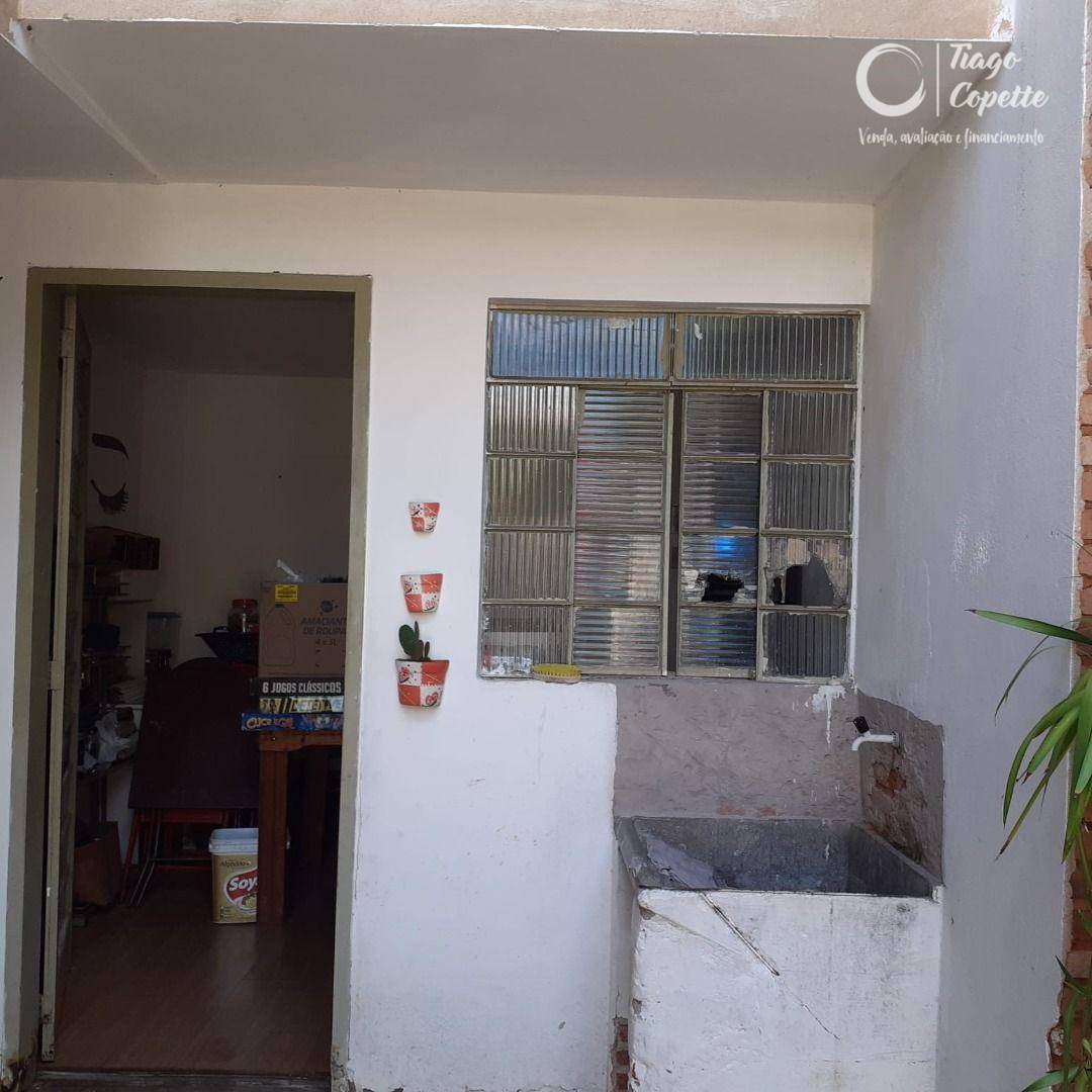 Casa à venda com 3 quartos, 235m² - Foto 2