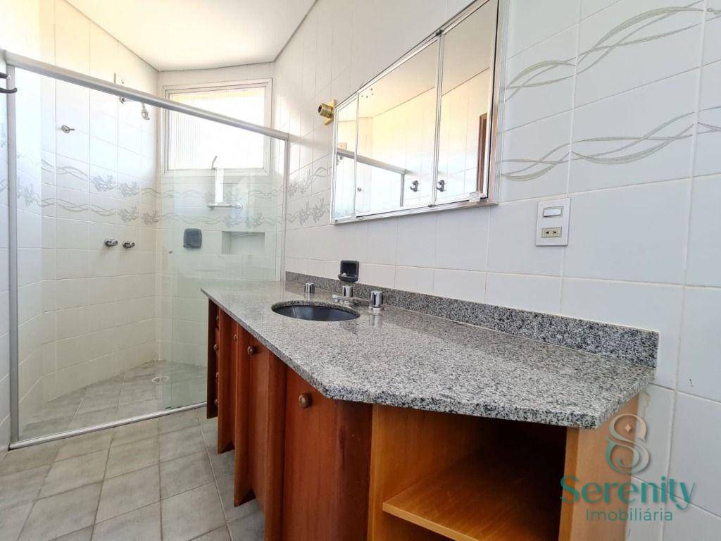 Apartamento para alugar com 4 quartos, 300m² - Foto 12