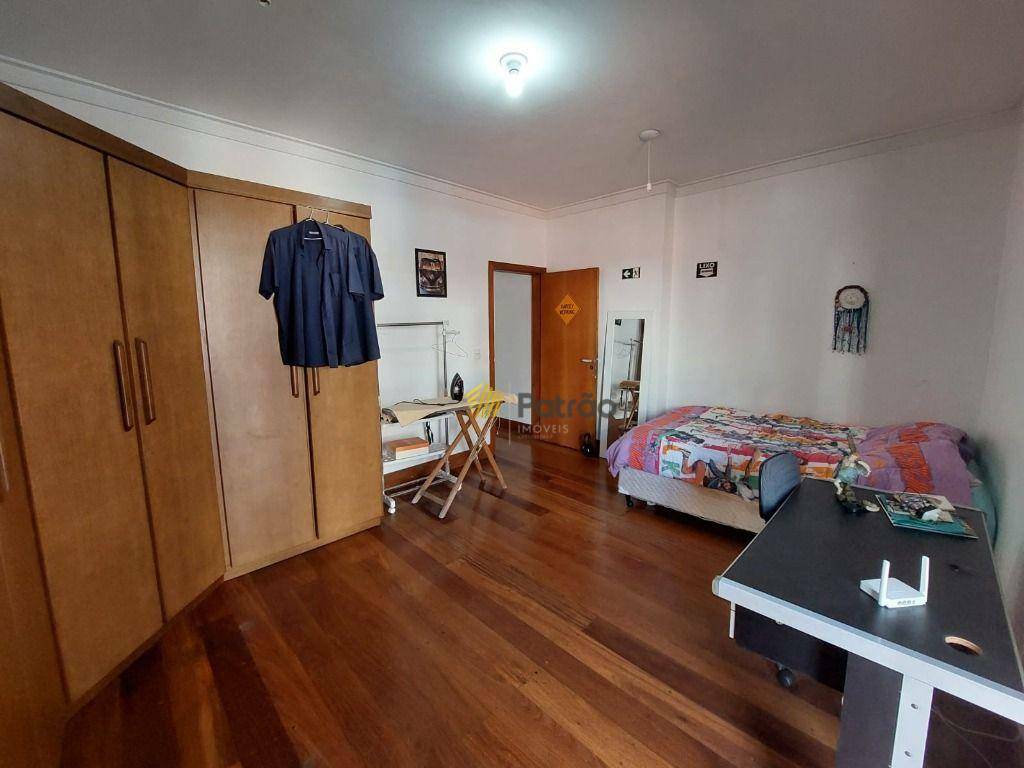 Sobrado à venda com 4 quartos, 384m² - Foto 47