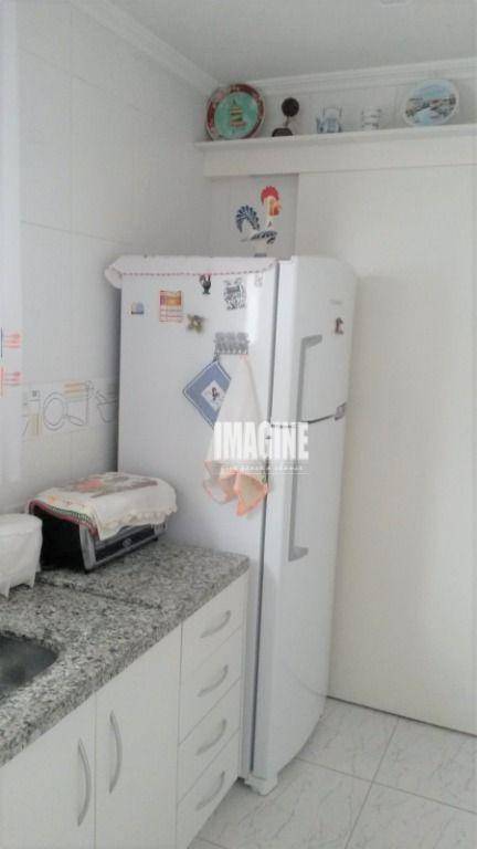 Apartamento à venda com 2 quartos, 74m² - Foto 4