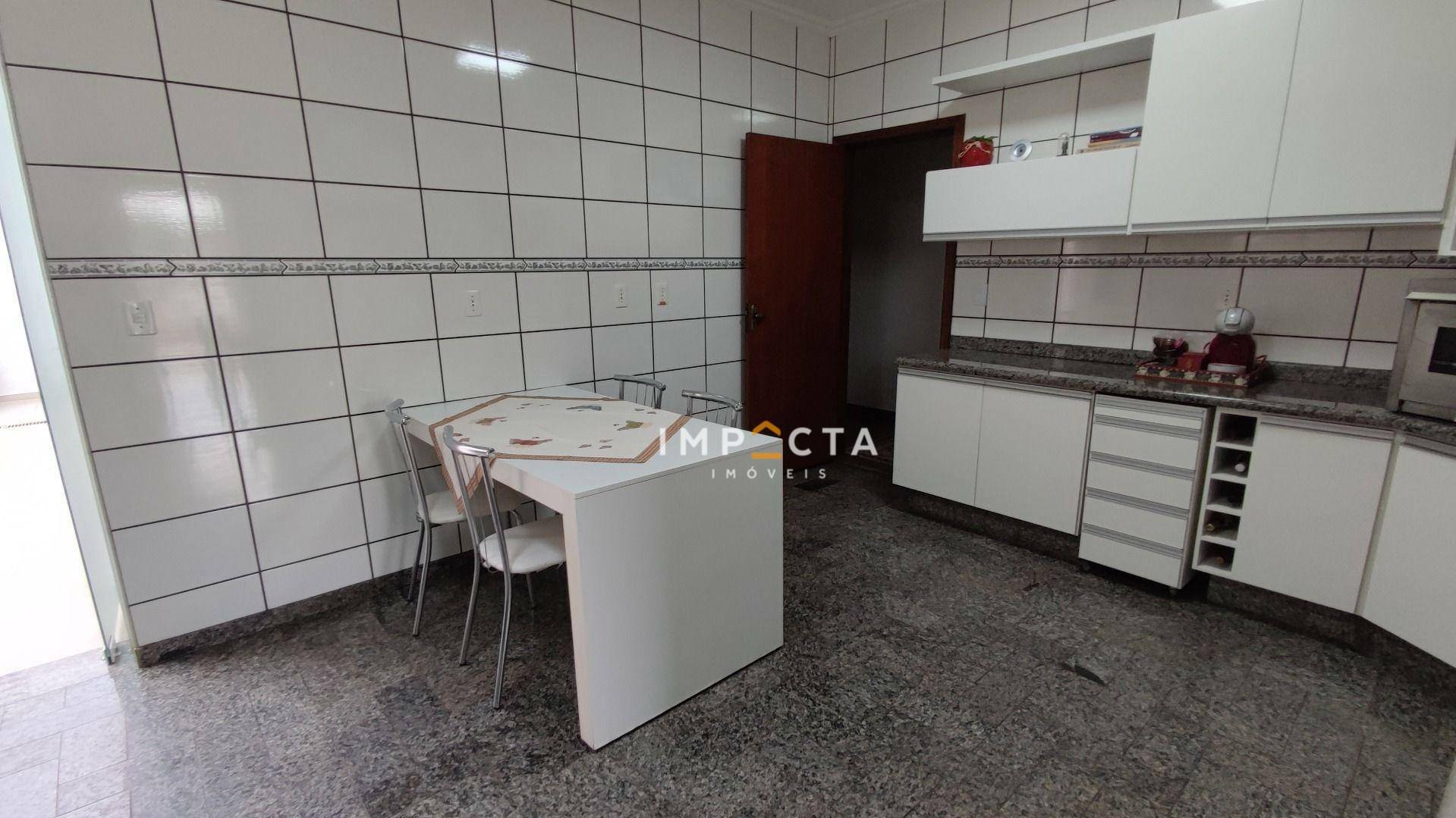 Casa à venda com 4 quartos, 330m² - Foto 18