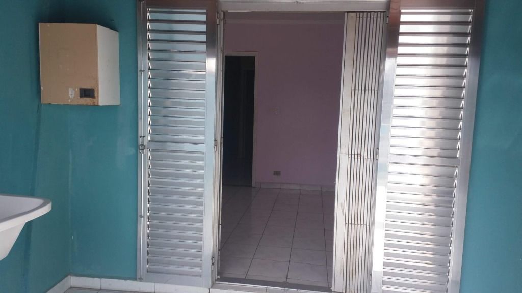 Sobrado à venda com 2 quartos, 160m² - Foto 2