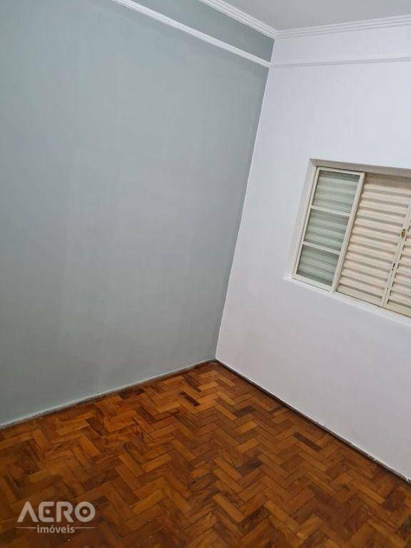 Casa à venda com 4 quartos, 220m² - Foto 3