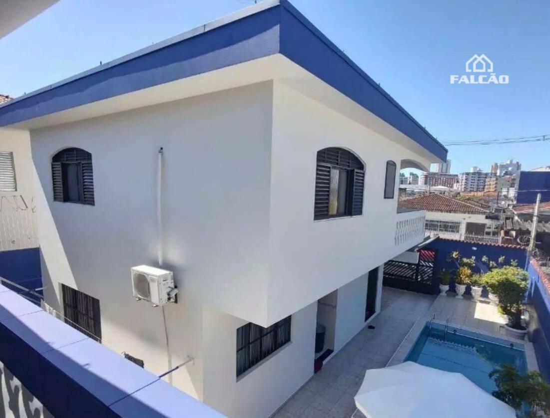 Sobrado à venda com 5 quartos, 250m² - Foto 1