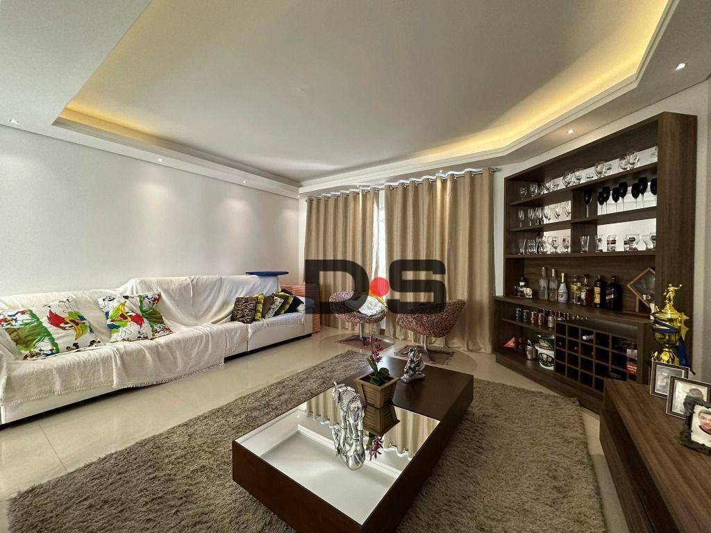 Casa à venda com 3 quartos, 190m² - Foto 2