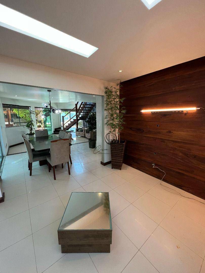 Casa para alugar com 4 quartos, 289m² - Foto 19