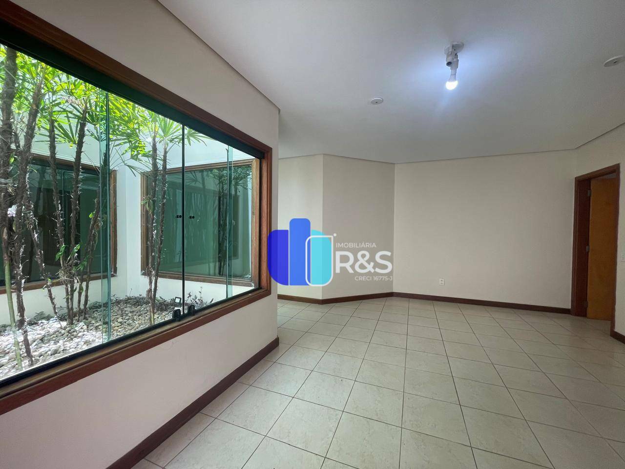 Casa para alugar com 3 quartos, 253m² - Foto 32