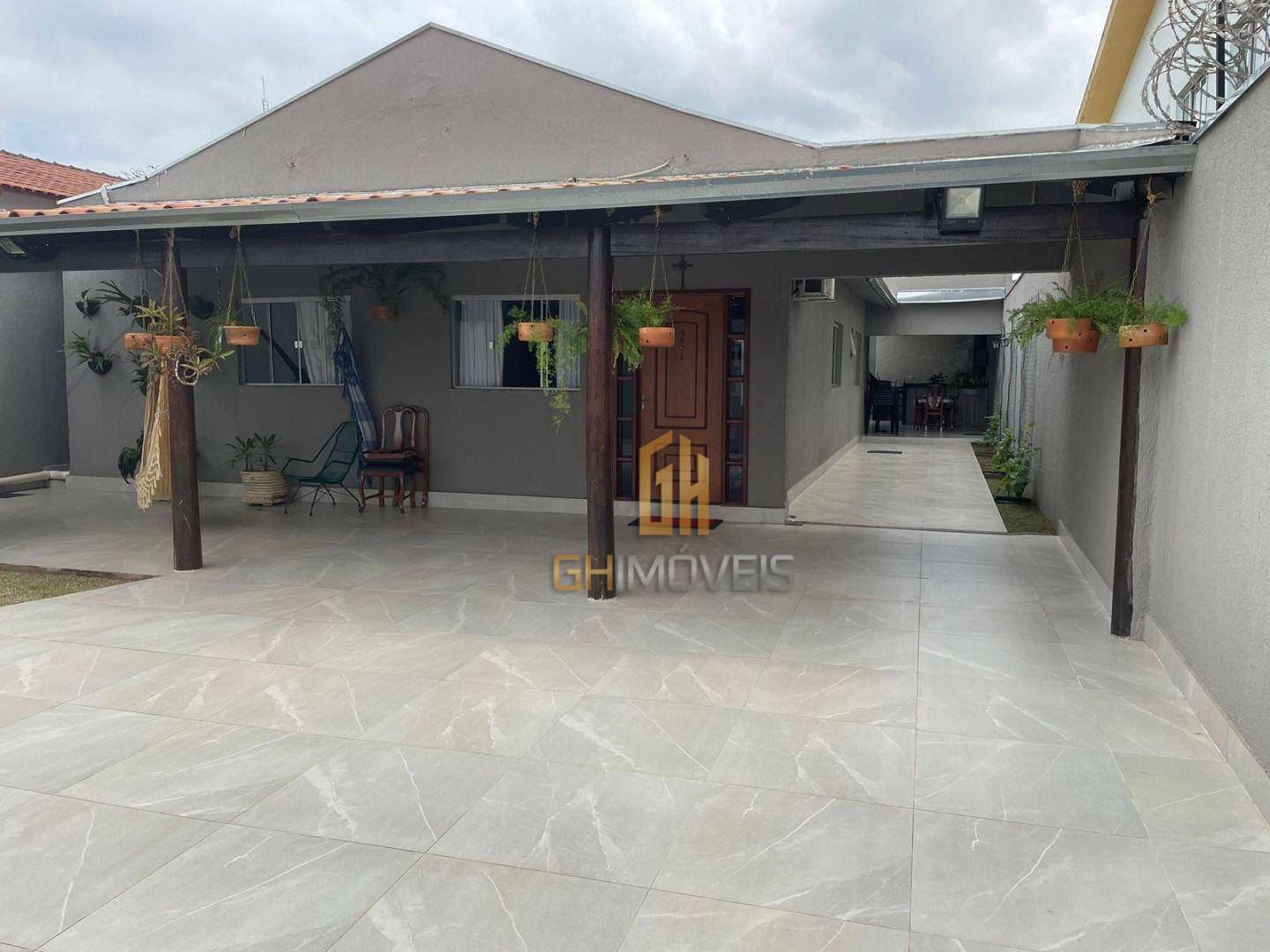 Casa à venda com 3 quartos, 250m² - Foto 1