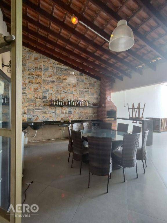 Casa à venda com 2 quartos, 97m² - Foto 1