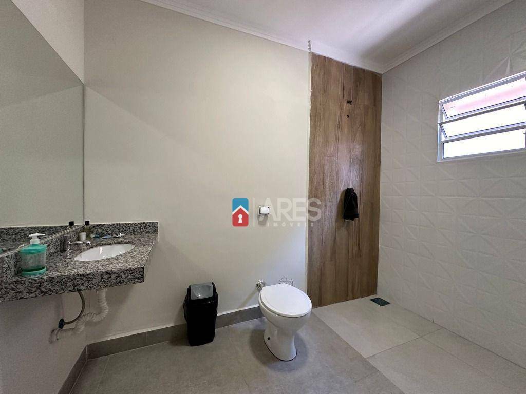 Casa para alugar com 5 quartos, 300m² - Foto 15