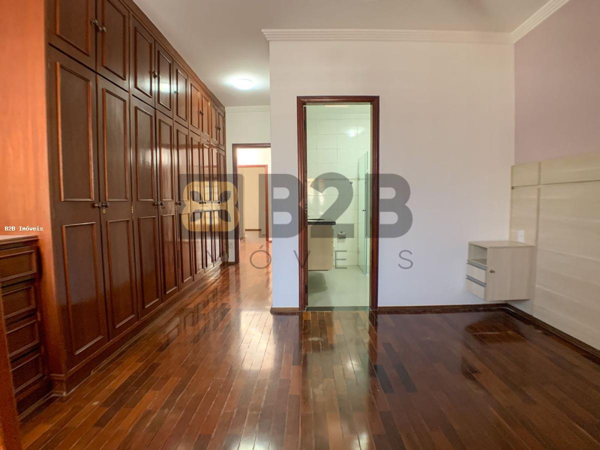 Casa à venda com 3 quartos, 300m² - Foto 11