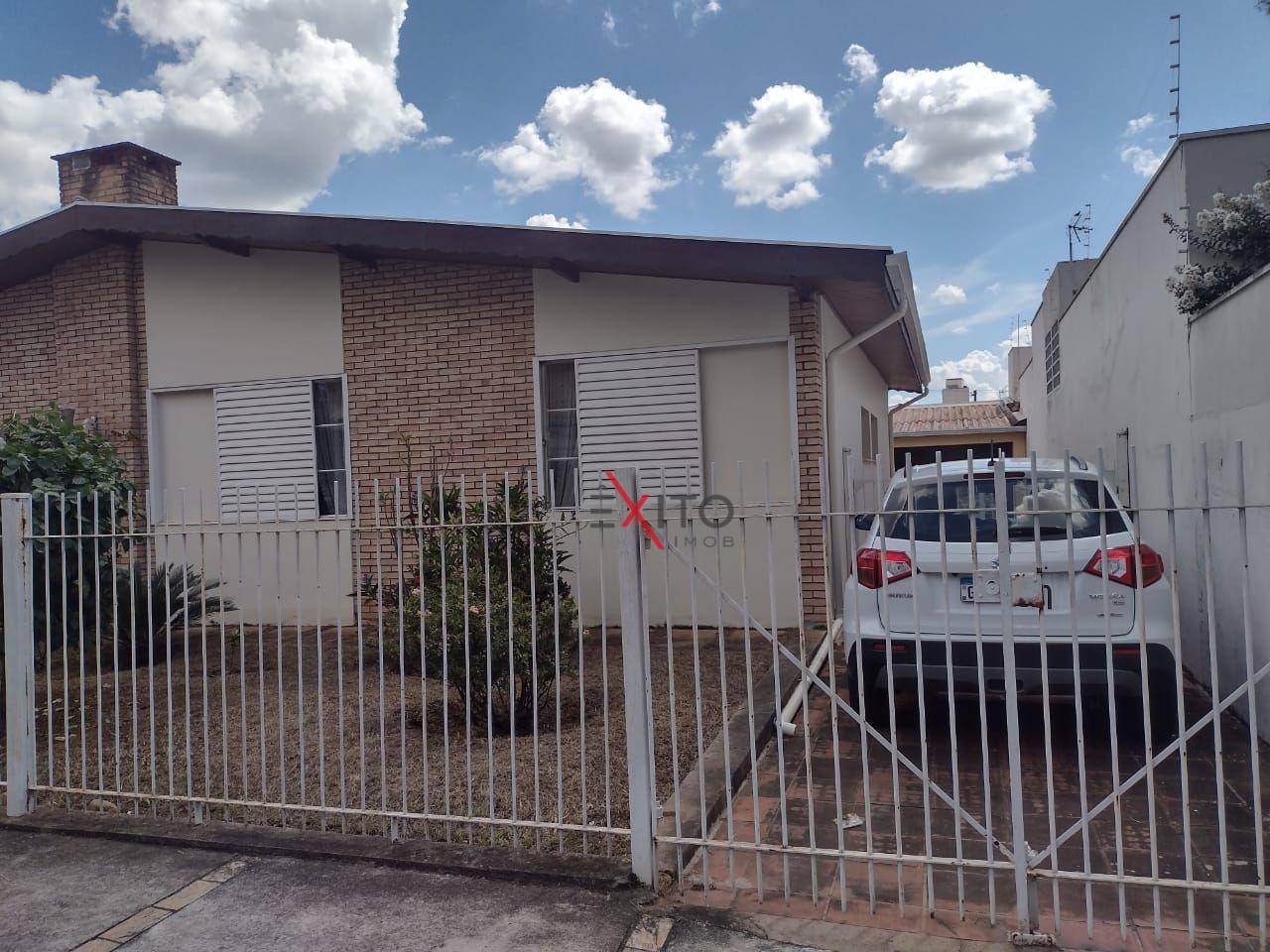 Casa à venda e aluguel com 4 quartos, 230m² - Foto 1