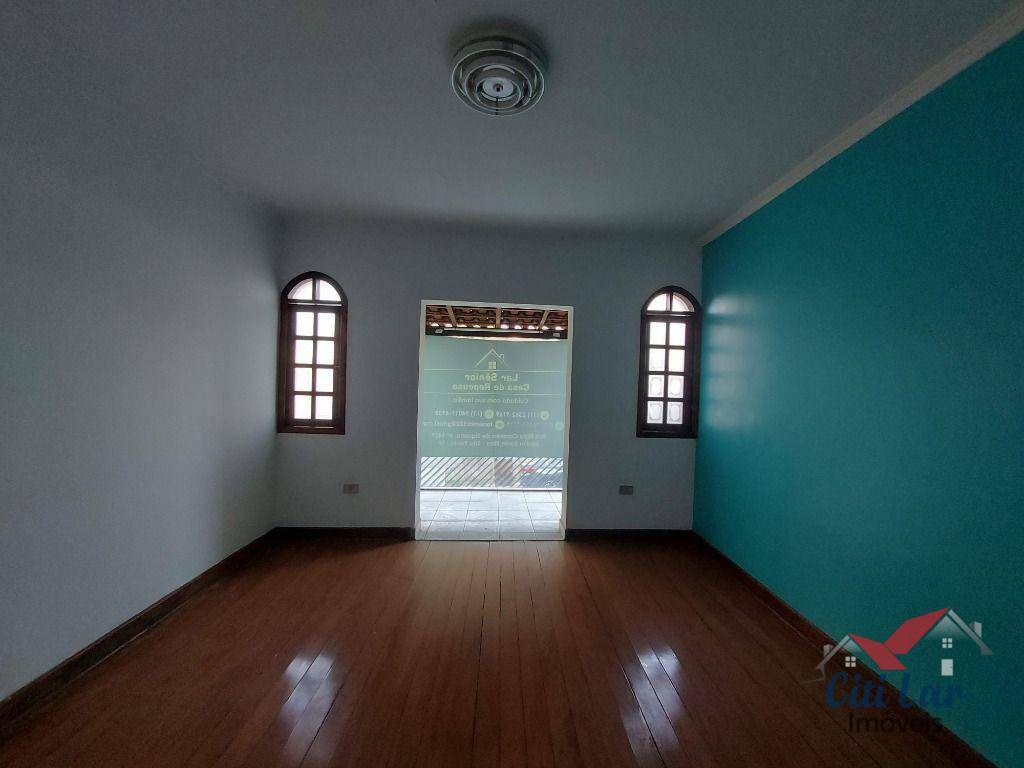 Casa para alugar com 2 quartos, 150m² - Foto 4