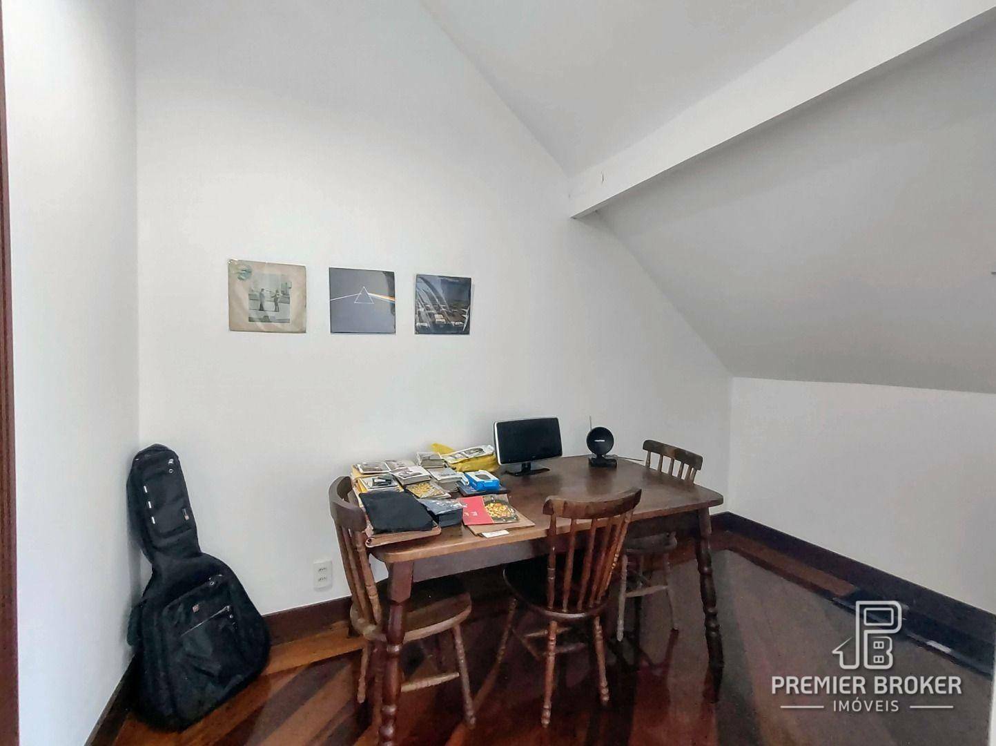 Casa de Condomínio à venda com 6 quartos, 220m² - Foto 19