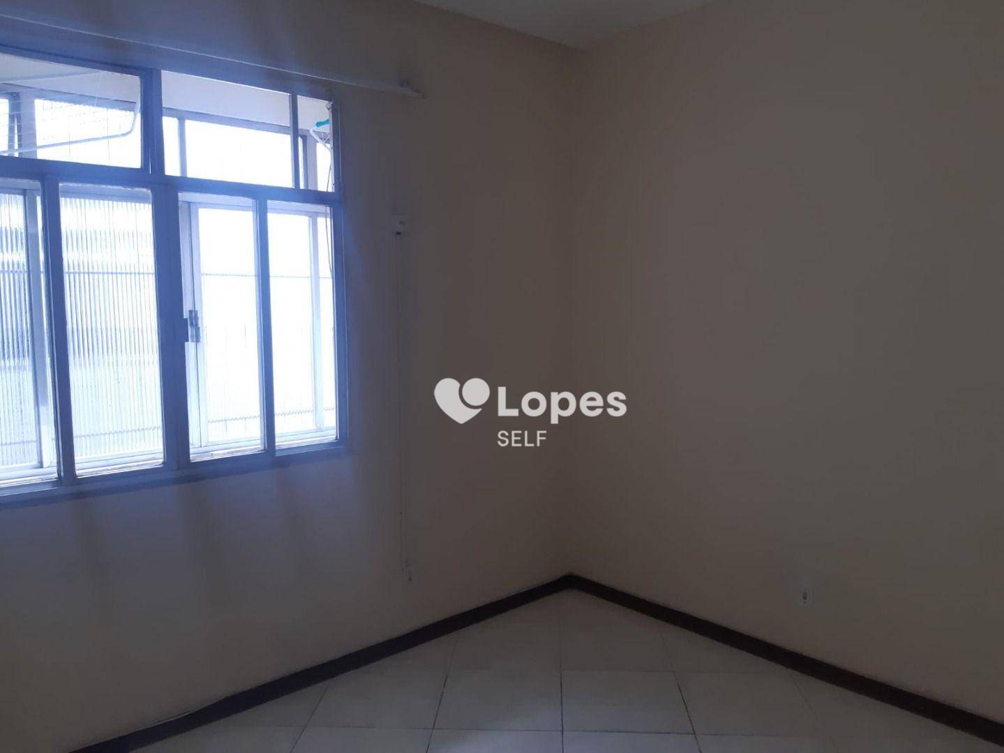 Apartamento à venda com 2 quartos, 70m² - Foto 4