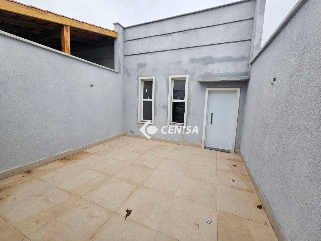 Casa à venda com 2 quartos, 63m² - Foto 1