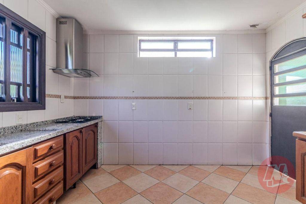 Casa para alugar com 5 quartos, 270m² - Foto 25