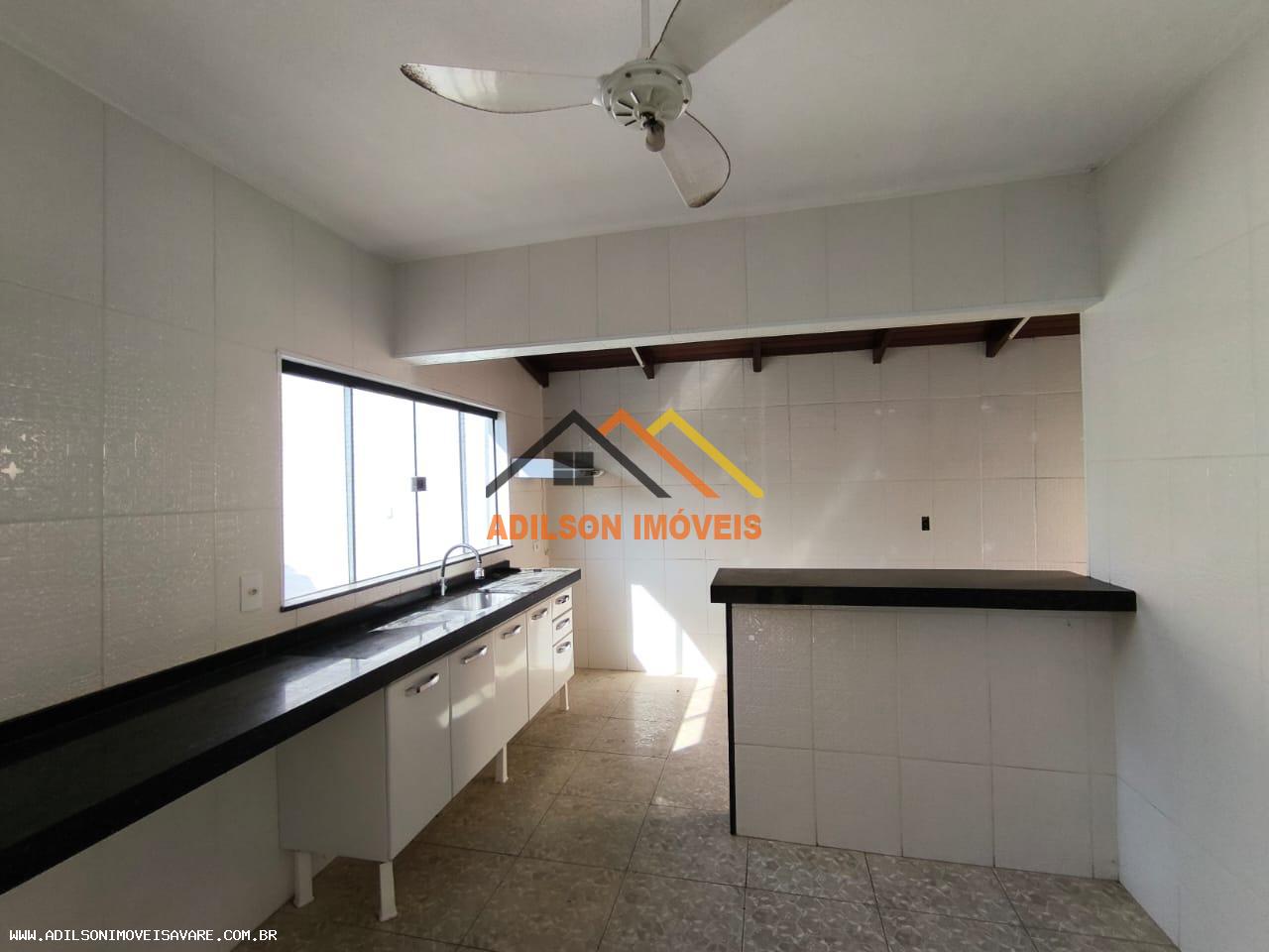 Casa à venda com 3 quartos, 200m² - Foto 2