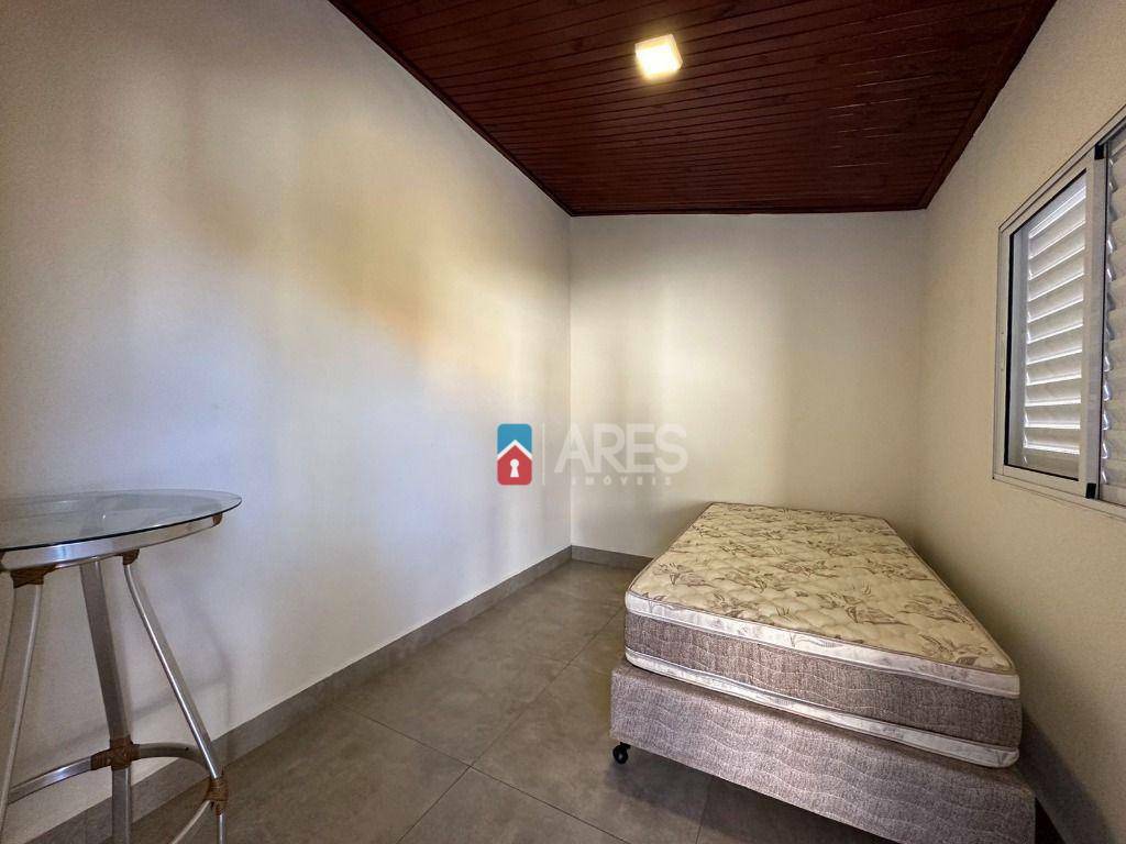 Casa para alugar com 5 quartos, 300m² - Foto 25