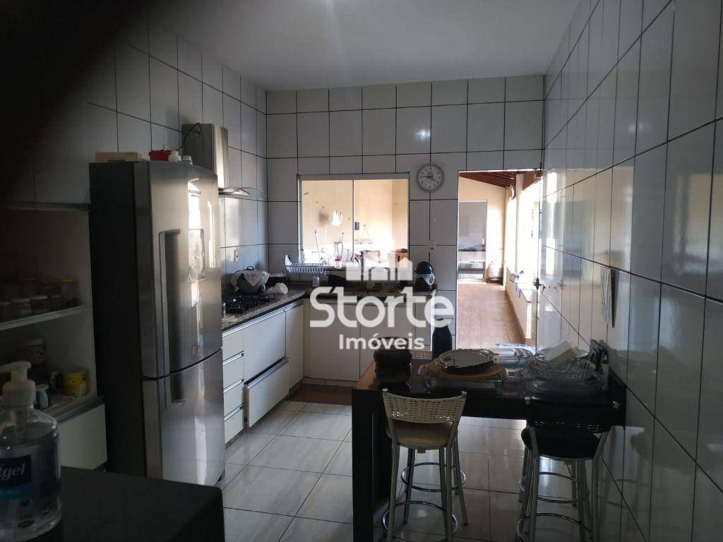 Casa à venda com 3 quartos, 250M2 - Foto 12