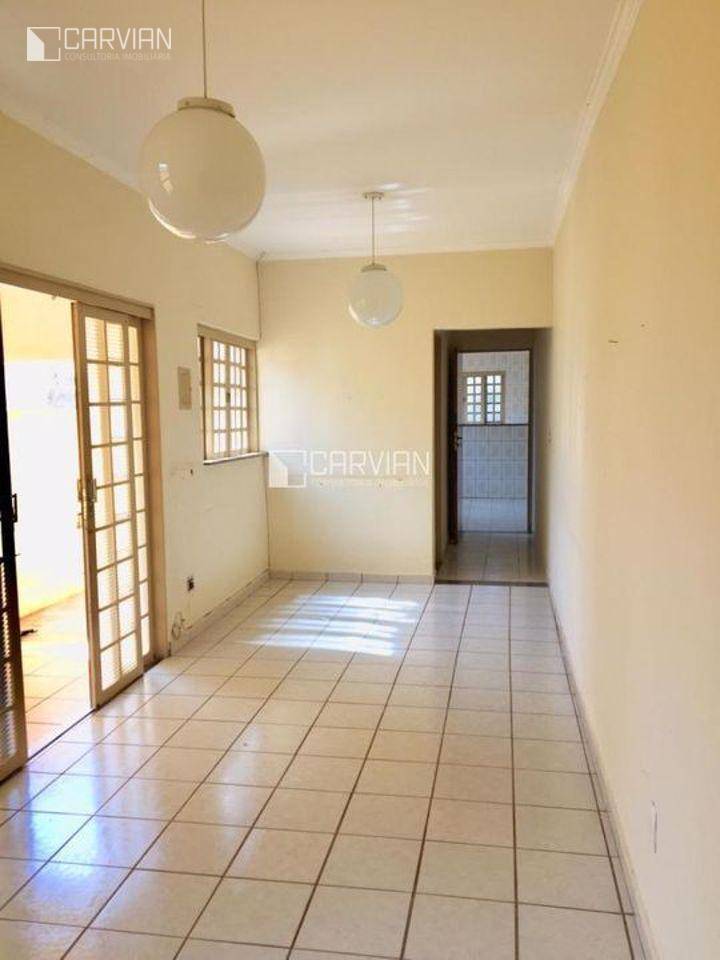 Casa à venda com 3 quartos, 100m² - Foto 1