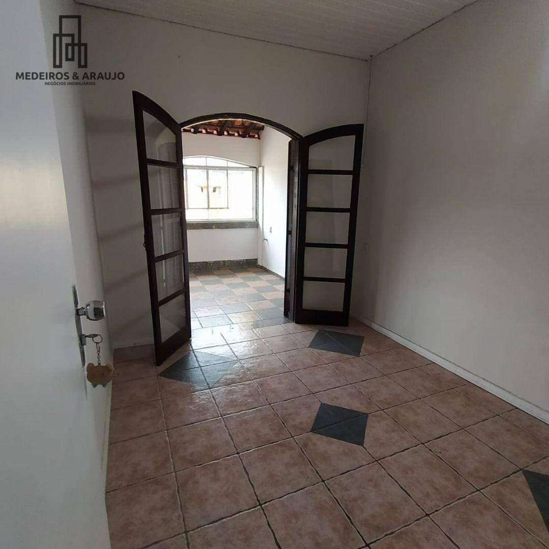 Casa à venda com 4 quartos, 210m² - Foto 9