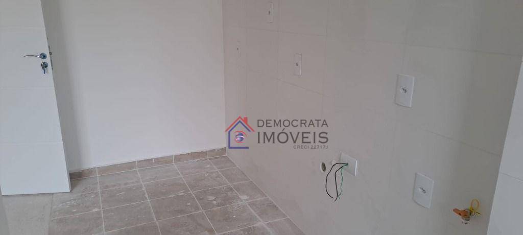 Apartamento à venda com 2 quartos, 44m² - Foto 3