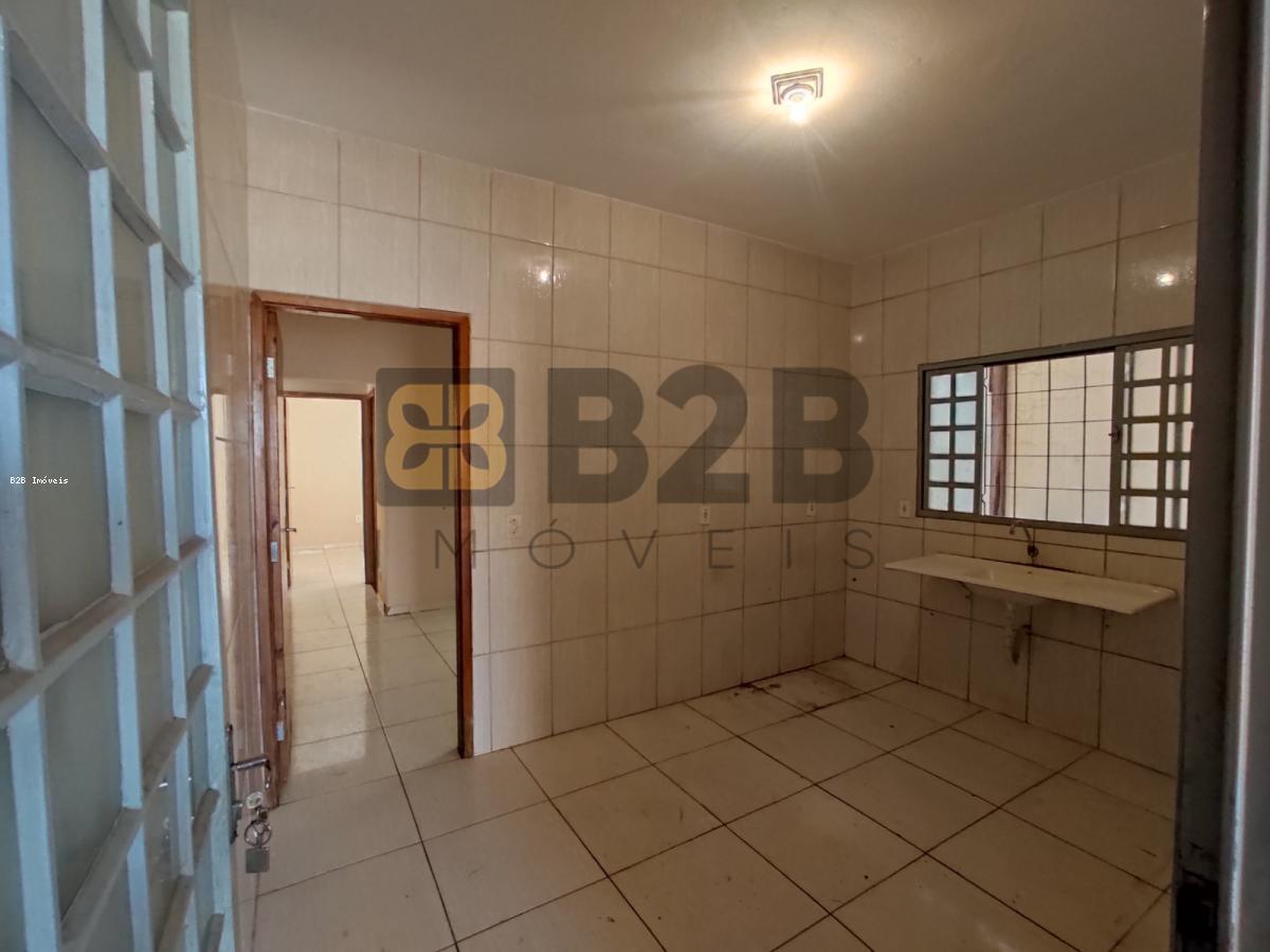 Casa à venda com 1 quarto, 165m² - Foto 2