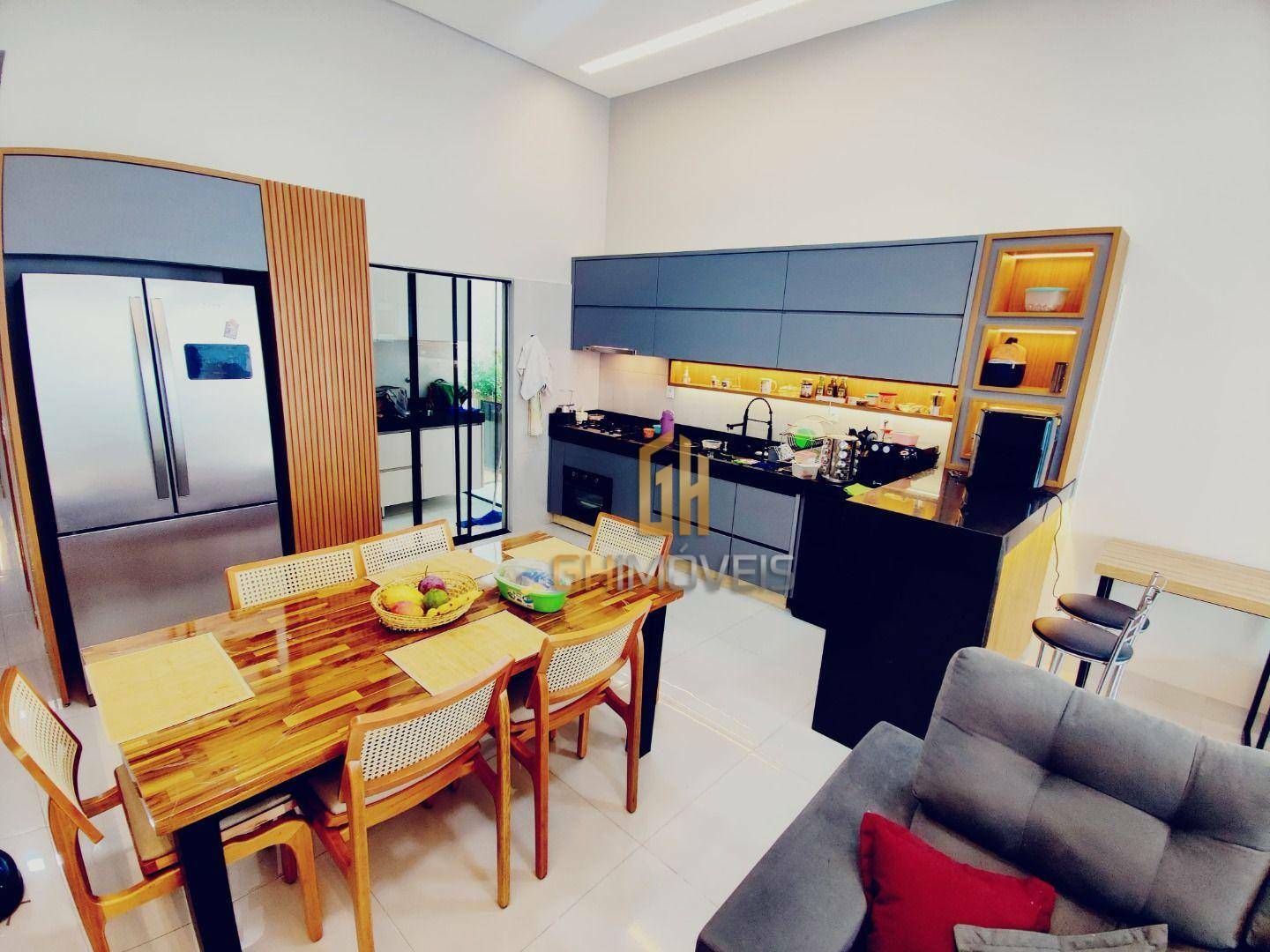 Casa à venda com 3 quartos, 134m² - Foto 1