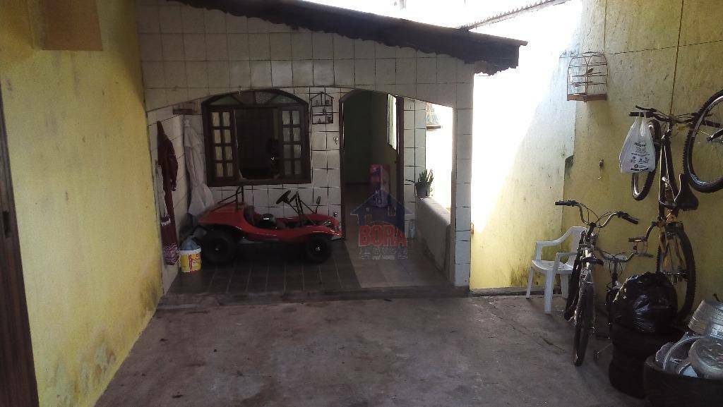 Casa à venda com 2 quartos, 200m² - Foto 1