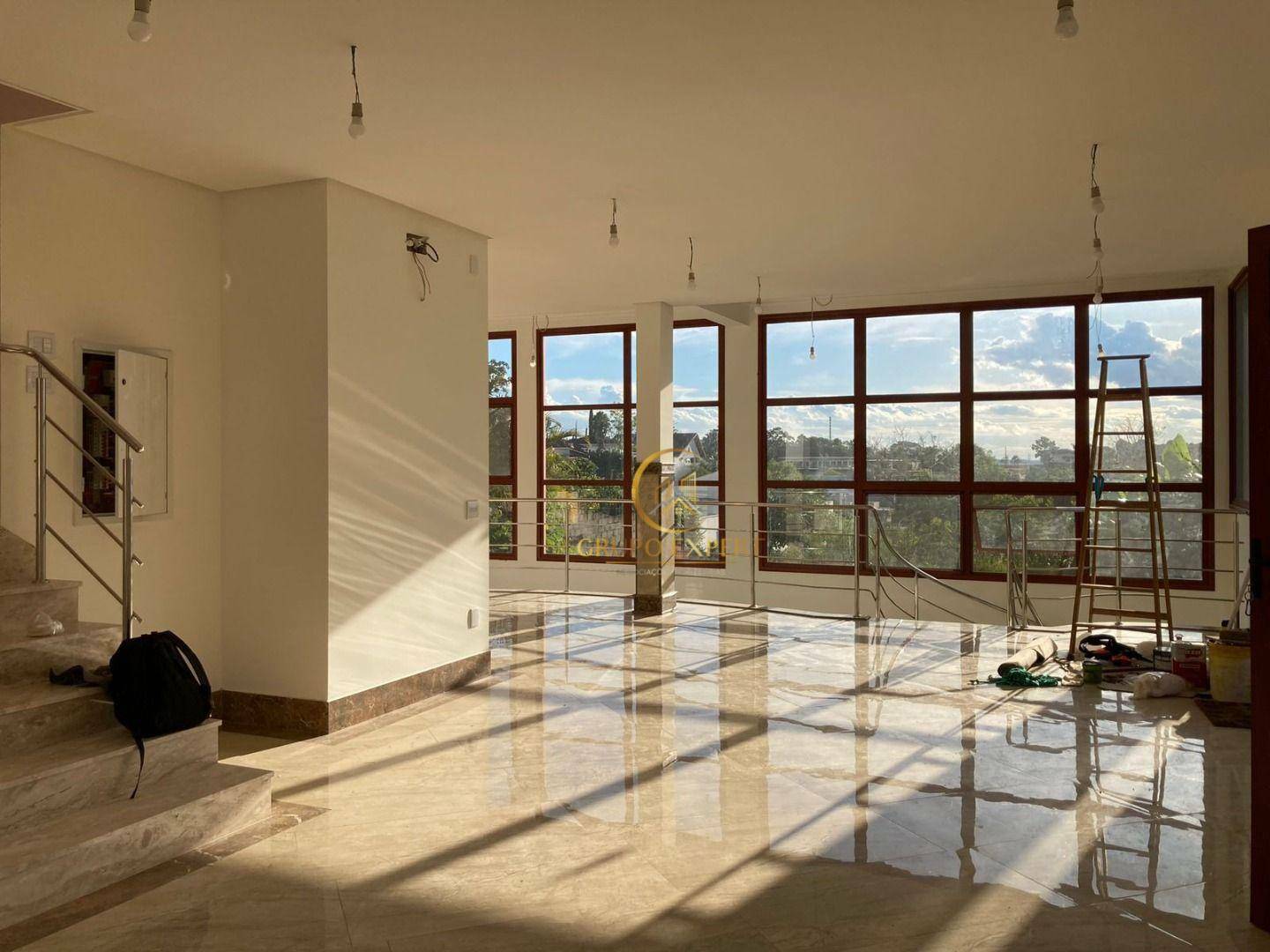 Sobrado à venda com 4 quartos, 565m² - Foto 1
