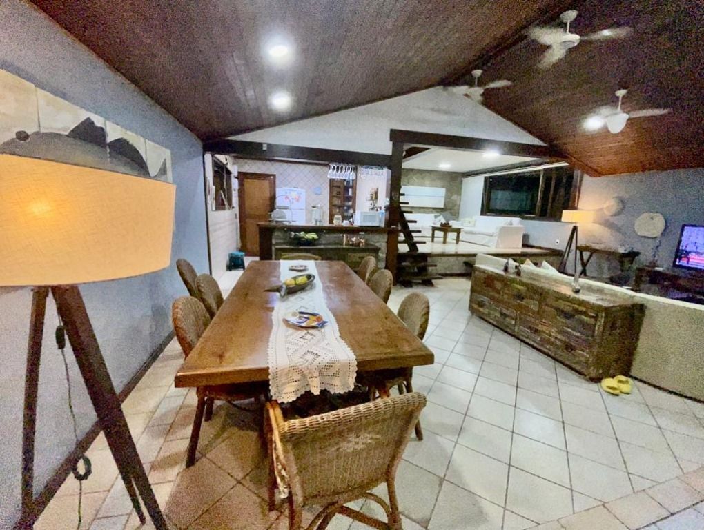 Casa à venda com 6 quartos, 300m² - Foto 7