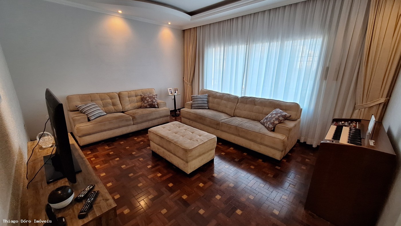 Casa à venda com 3 quartos, 180m² - Foto 3