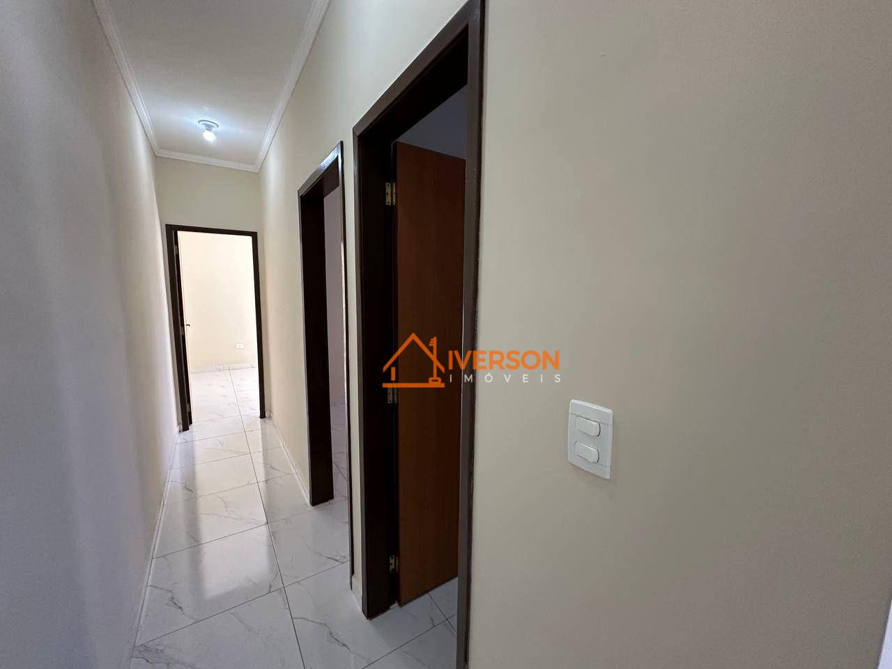 Casa à venda com 2 quartos, 90m² - Foto 13