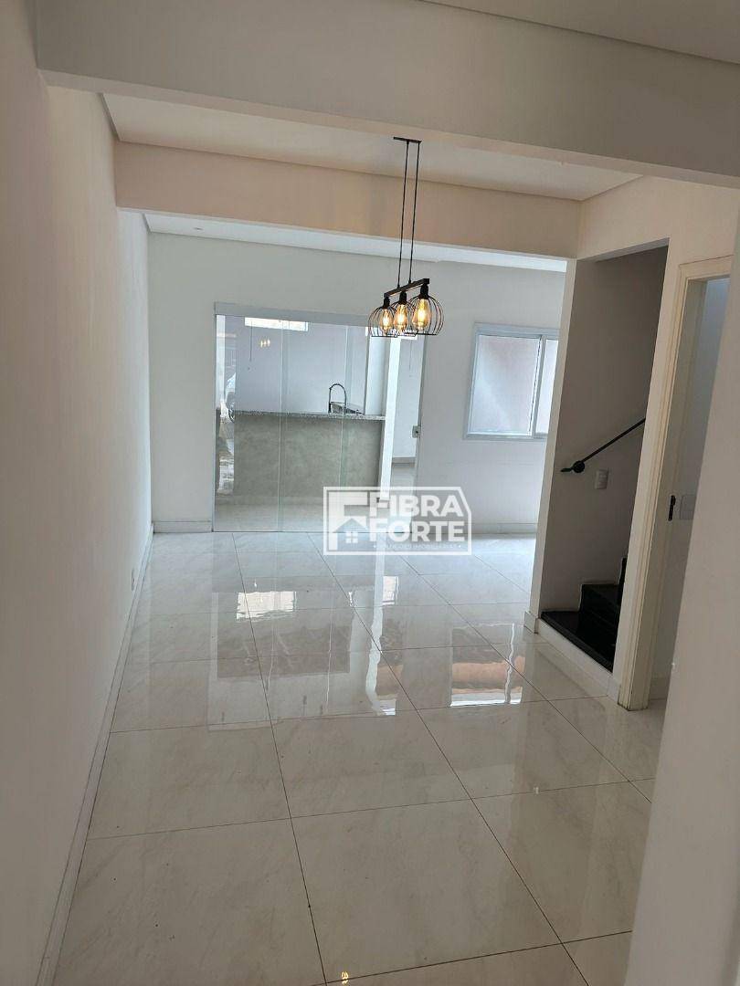 Casa de Condomínio para alugar com 3 quartos, 130m² - Foto 2