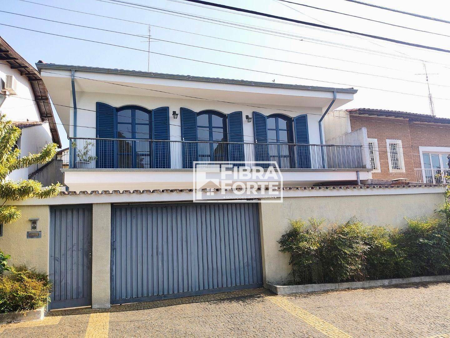 Casa à venda com 4 quartos, 262m² - Foto 1